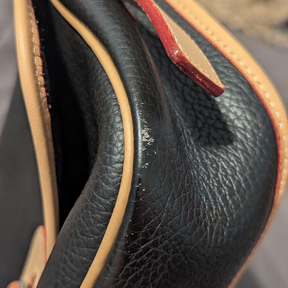 Dooney & Bourke Classic Black and Tan shoulder Bag Vintage - Picture 8 of 9